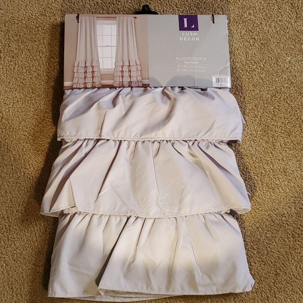 NWT Two panel Allison Ruffle curtains, - Picture 3 of 6